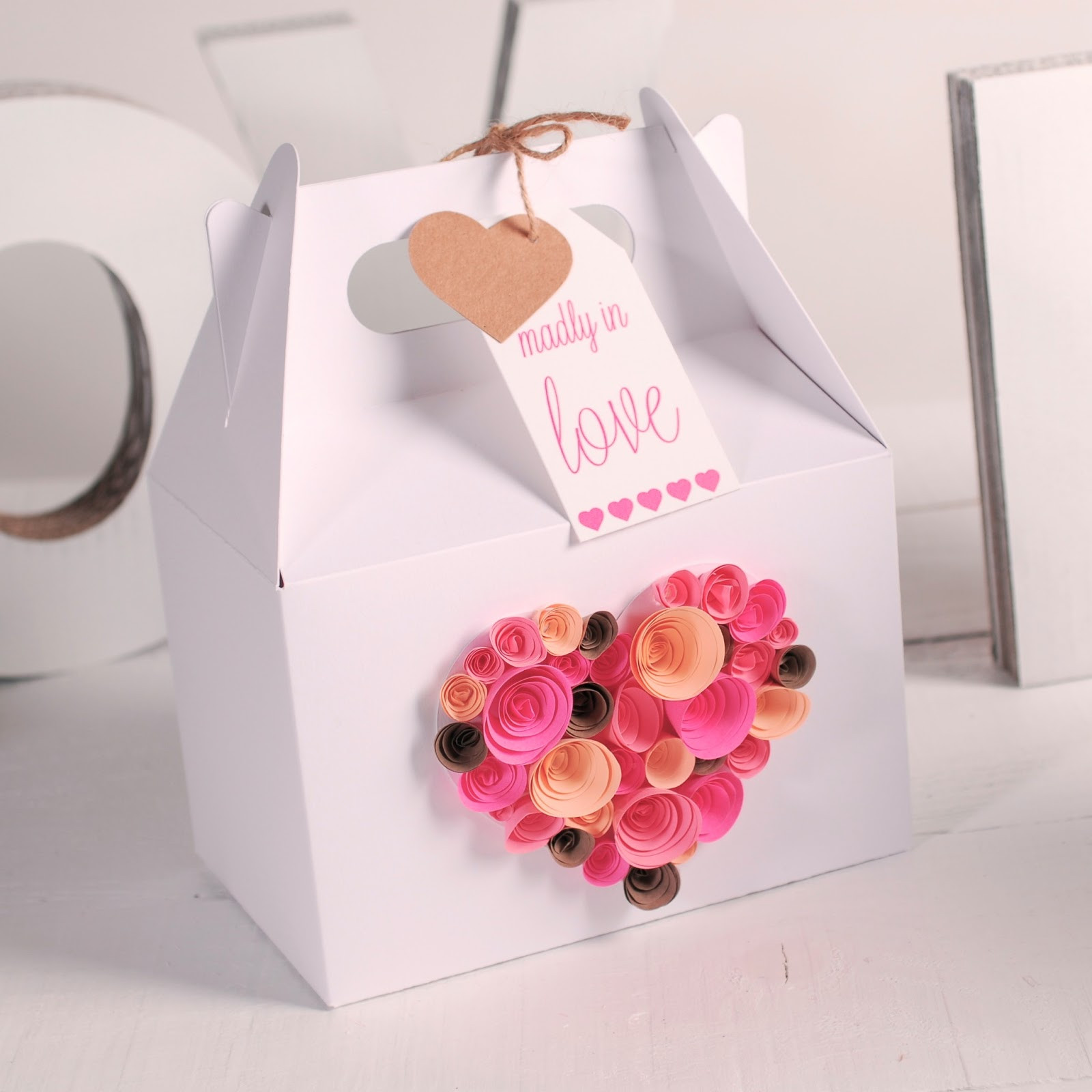 Valentines Gift Box Ideas
 Gift wrapping ideas for Valentines Day How to decorate a